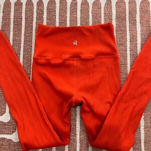 Strut this Red Ribbed Leggings